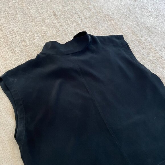 Everlane 100% Silk Boxy Sleeveless Tie Neck Black Blouse Top 4 - Picture 3 of 9